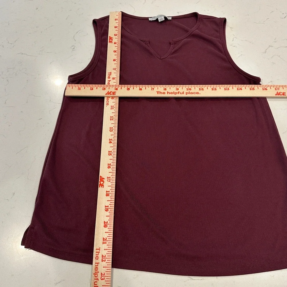 Green Envelope Los Angeles Burgundy Ribbed Split Neck Sleeveless Tank Top Small